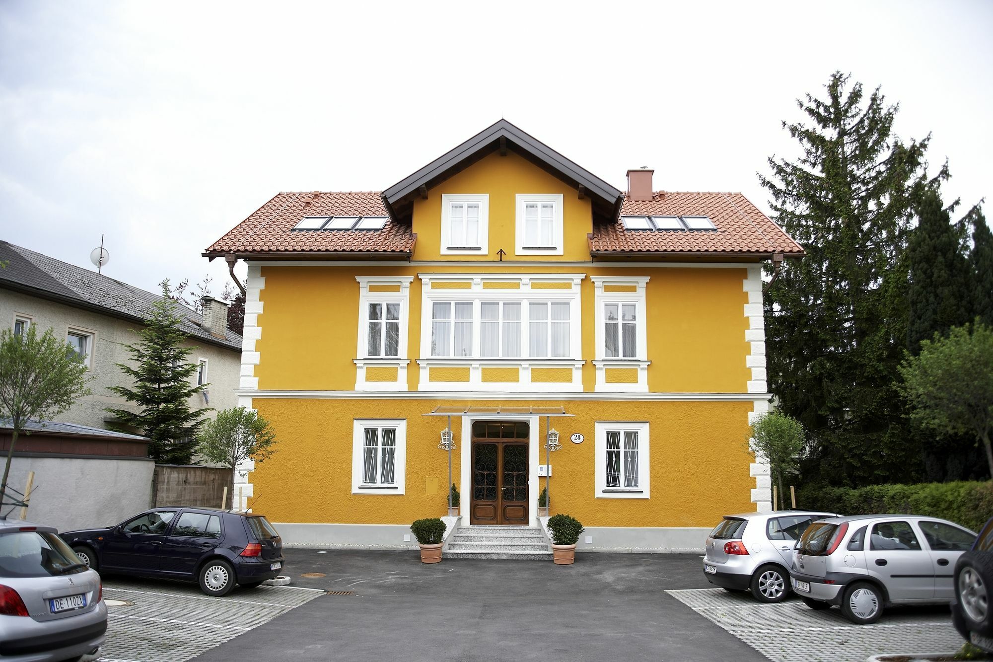 Villa Ceconi By Das Gruene Hotel Zur Post - 100% Bio Salzburg Bagian luar foto